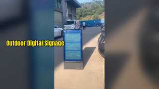 Màn hình quảng cáo LCD pin di động 43 inch Hiển thị bảng hiệu kỹ thuật số cho cửa hàng bán lẻ IP65 Outdo