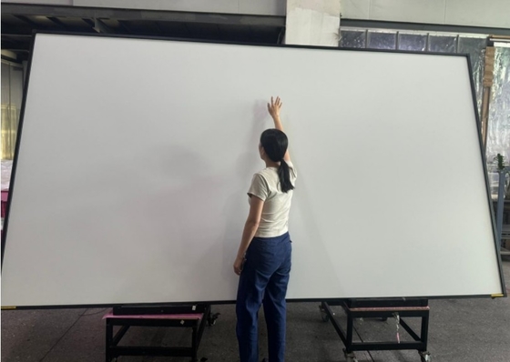 Bảng trắng tương tác 4K với bút / chạm ngón tay và máy ảnh / micrô tùy chọn