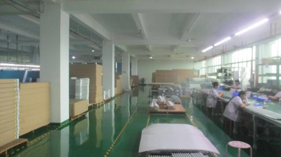 Nhà máy Giá treo máy chiếu màu trắng Giá đỡ máy chiếu bằng hợp kim nhôm Giá đỡ cho bảng trắng