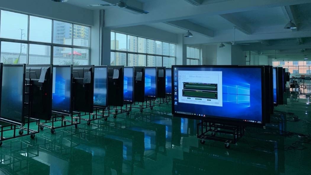 32 inch đến 98 inch màn hình phẳng tương tác độ tương phản cao với cảm biến ánh sáng và độ tương phản 1200 1 hoặc cao hơn